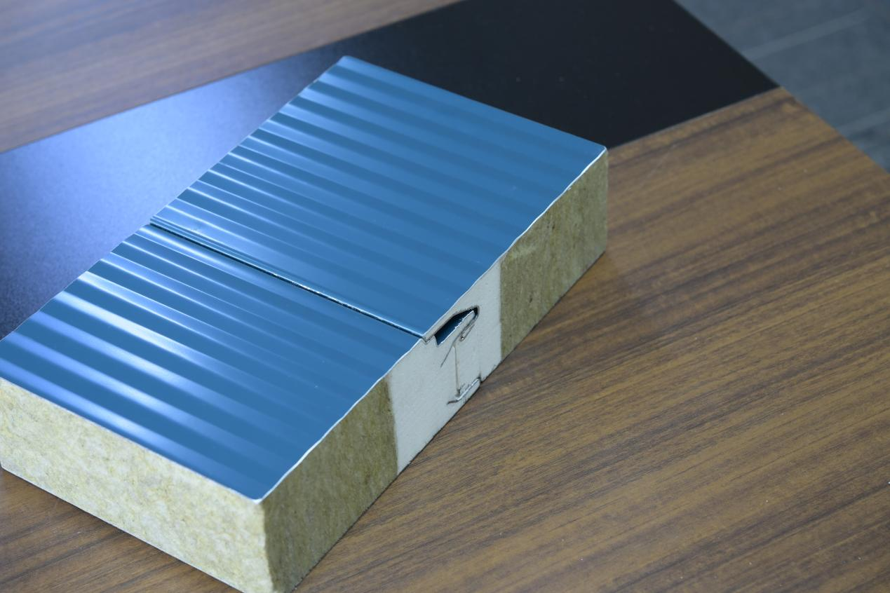 彩鋼巖棉夾芯板:打造高效節(jié)能的建筑新選擇(圖1) 彩鋼巖棉夾芯板:打造高效節(jié)能的建筑新選擇(圖1)