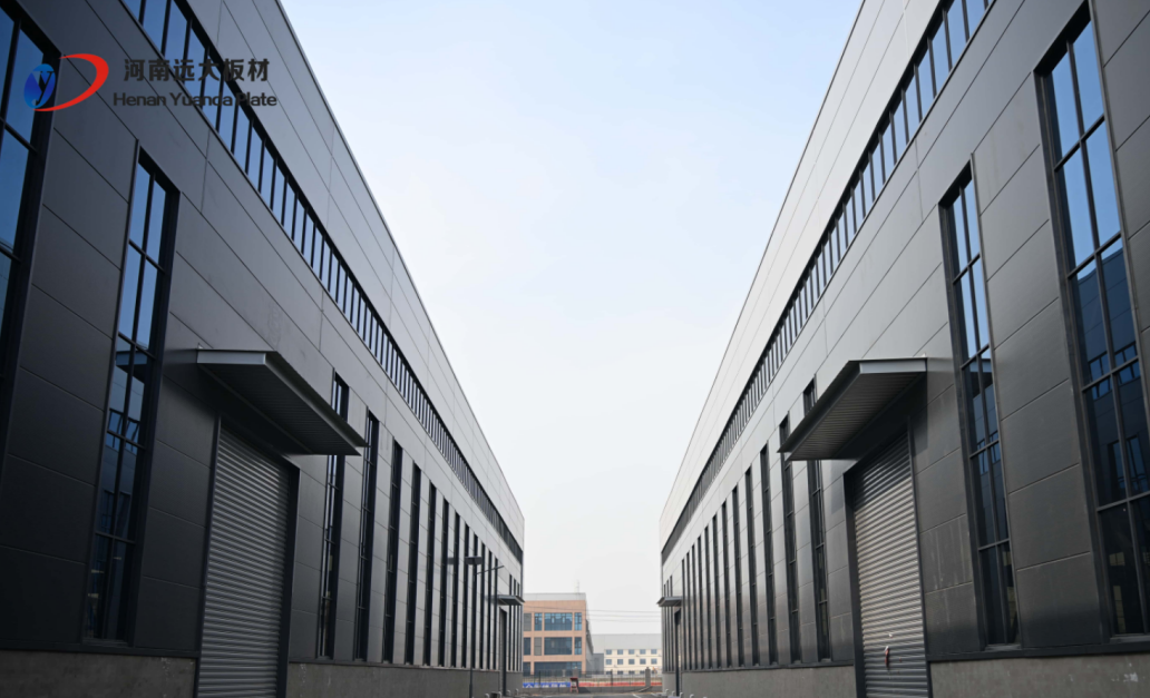 新建廠房外墻優(yōu)選材料：河南遠大聚氨酯封邊巖棉板應(yīng)用案例（十六棟）