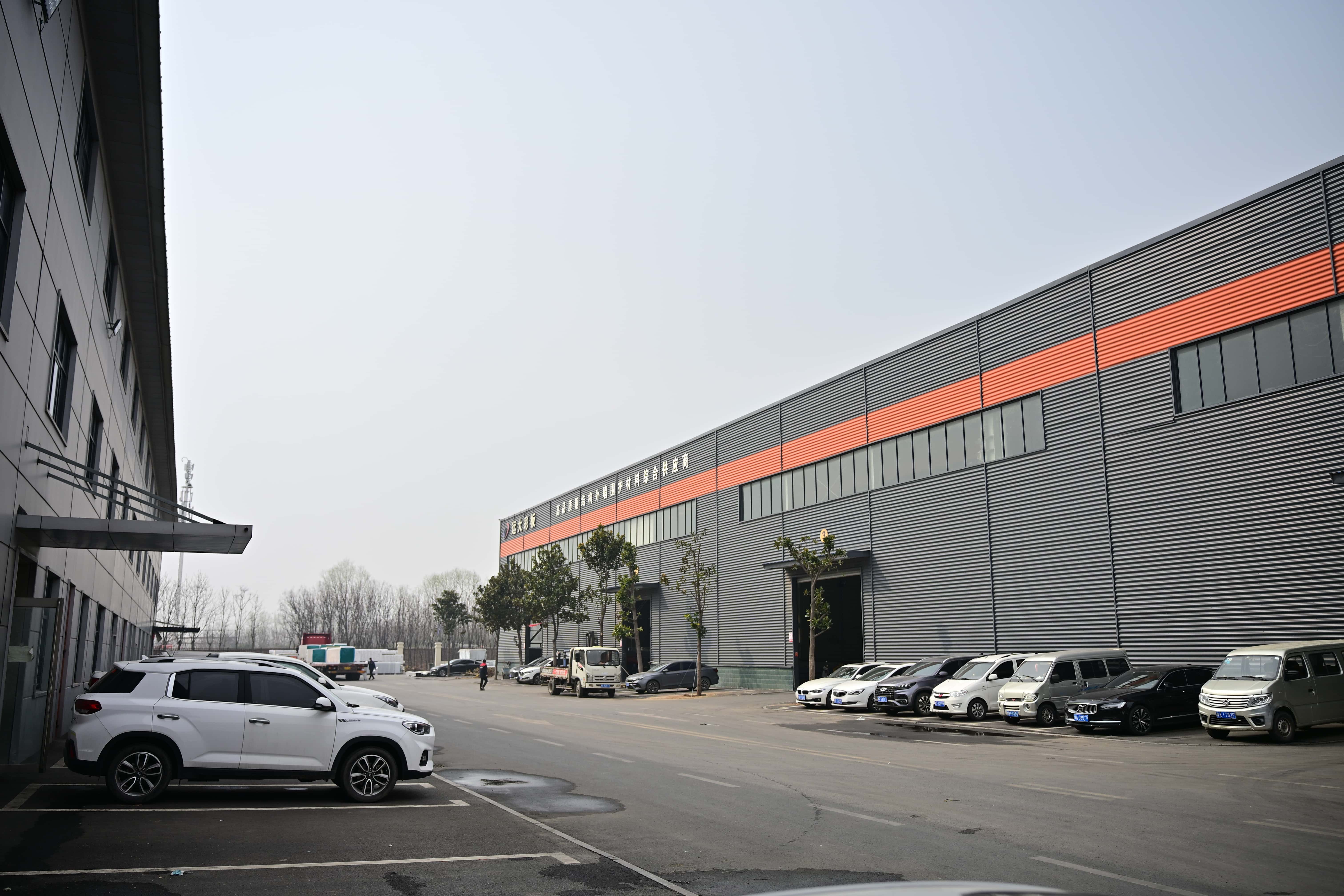 廠(chǎng)區(qū)外觀(guān)一瞥