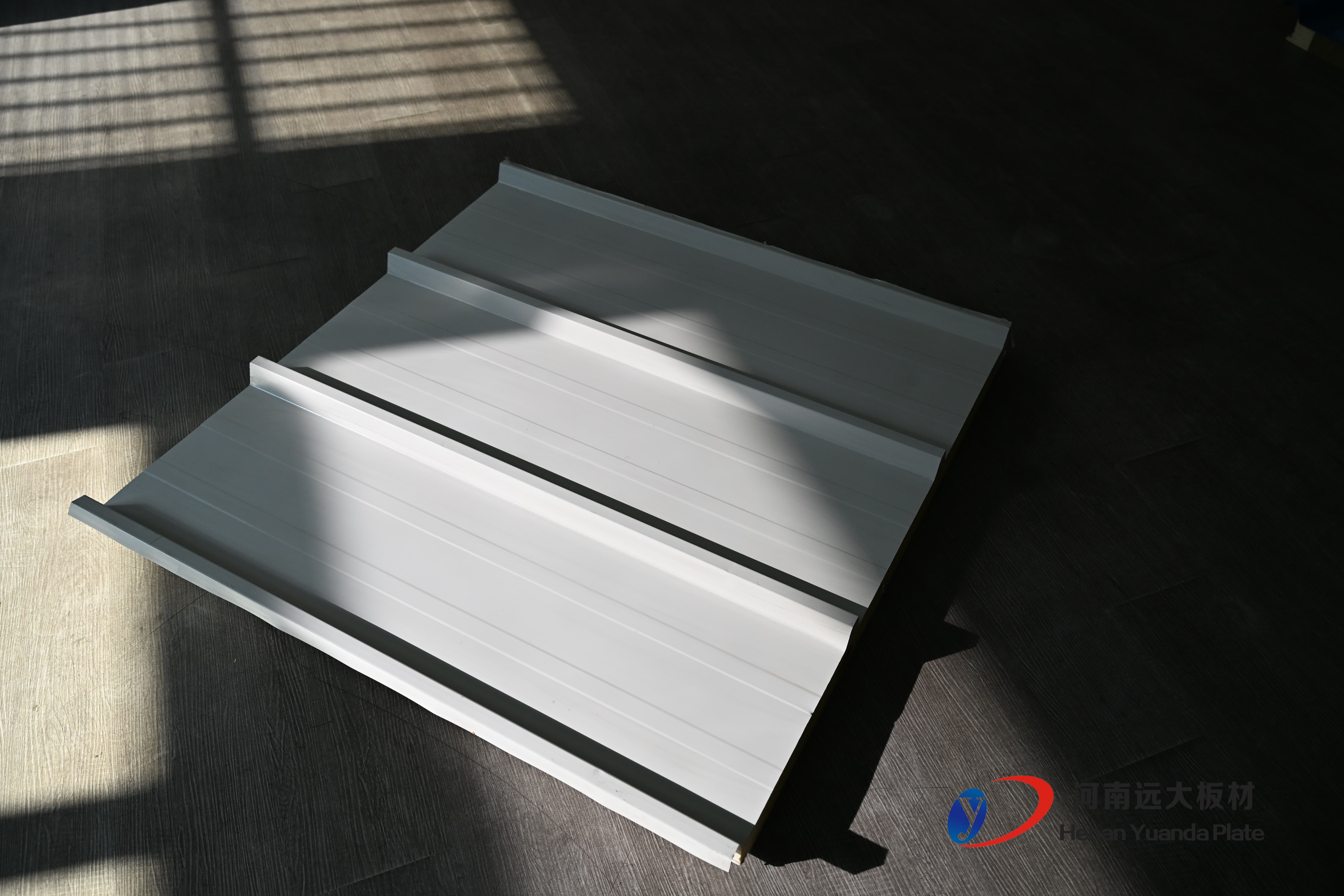 聚氨酯封邊巖棉板：防火性能、安裝技巧及行業(yè)創(chuàng)新(圖1)