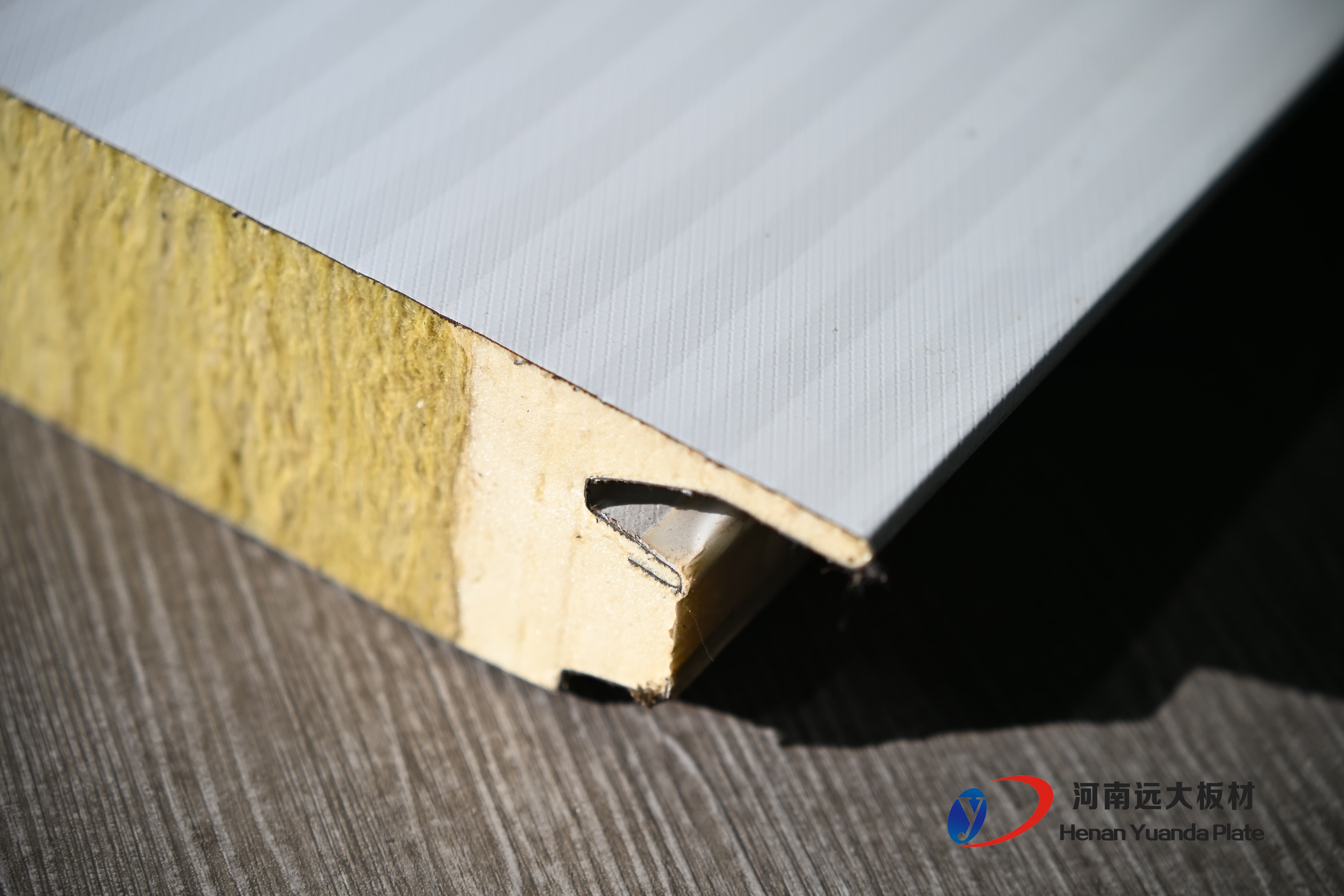 聚氨酯封邊巖棉板：防火性能、安裝技巧及行業(yè)創(chuàng)新(圖2)