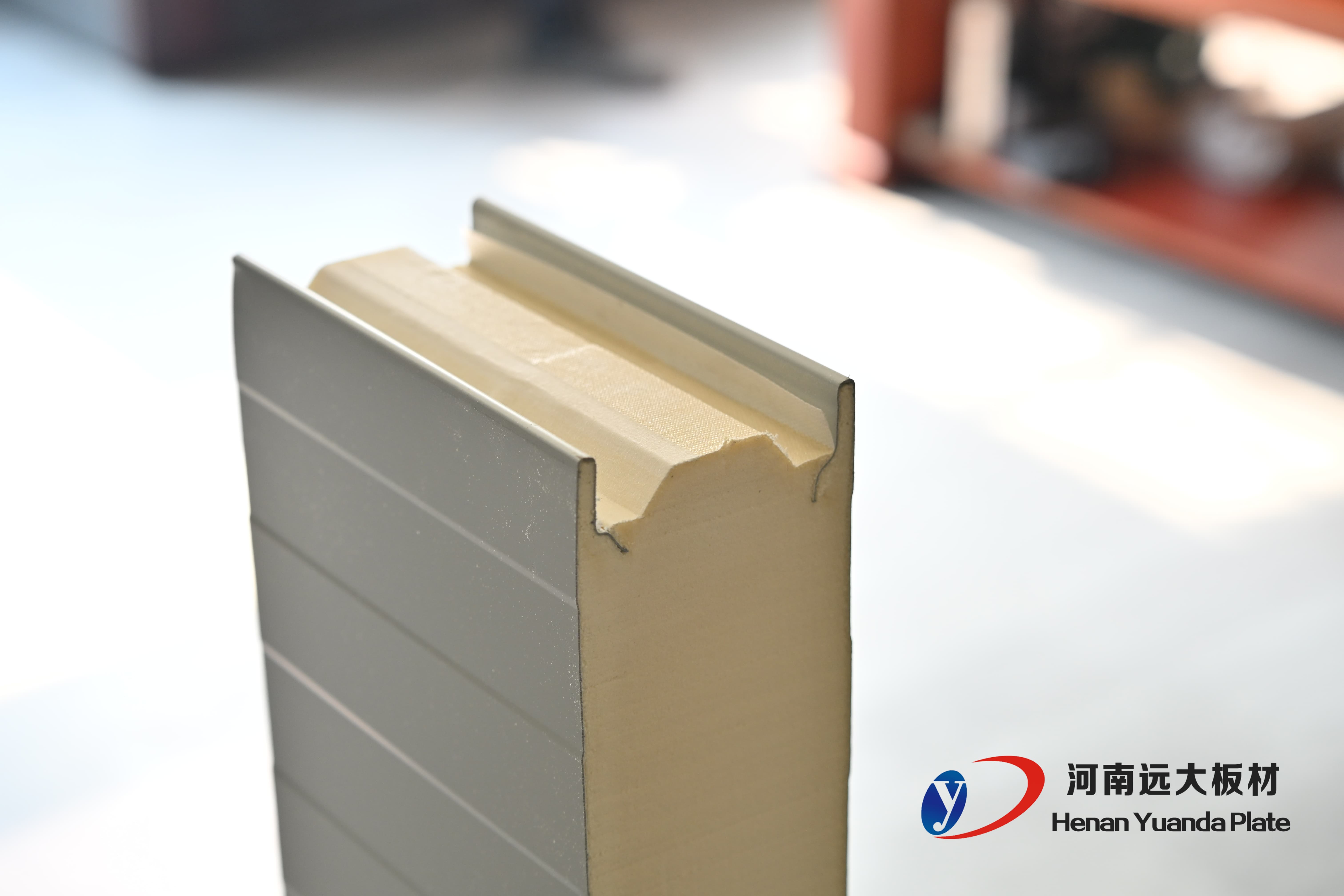 聚氨酯冷庫板：高效節(jié)能的冷鏈“保溫衛(wèi)士”——解鎖低溫存儲的科技密碼(圖2)