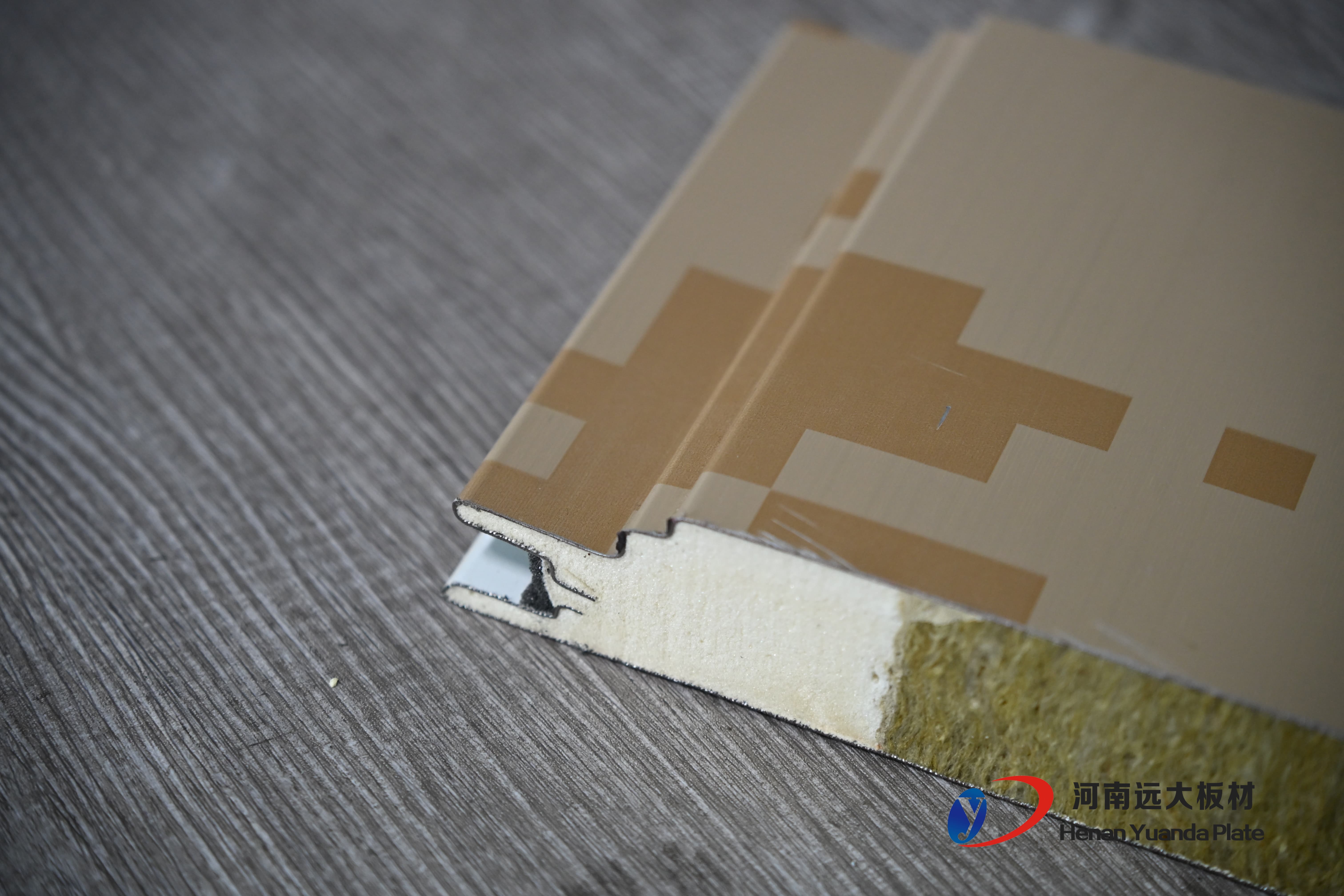 A級防火聚氨酯夾芯板 - 河南遠(yuǎn)大板材廠家直供，保溫防火雙達(dá)標(biāo)(圖2)