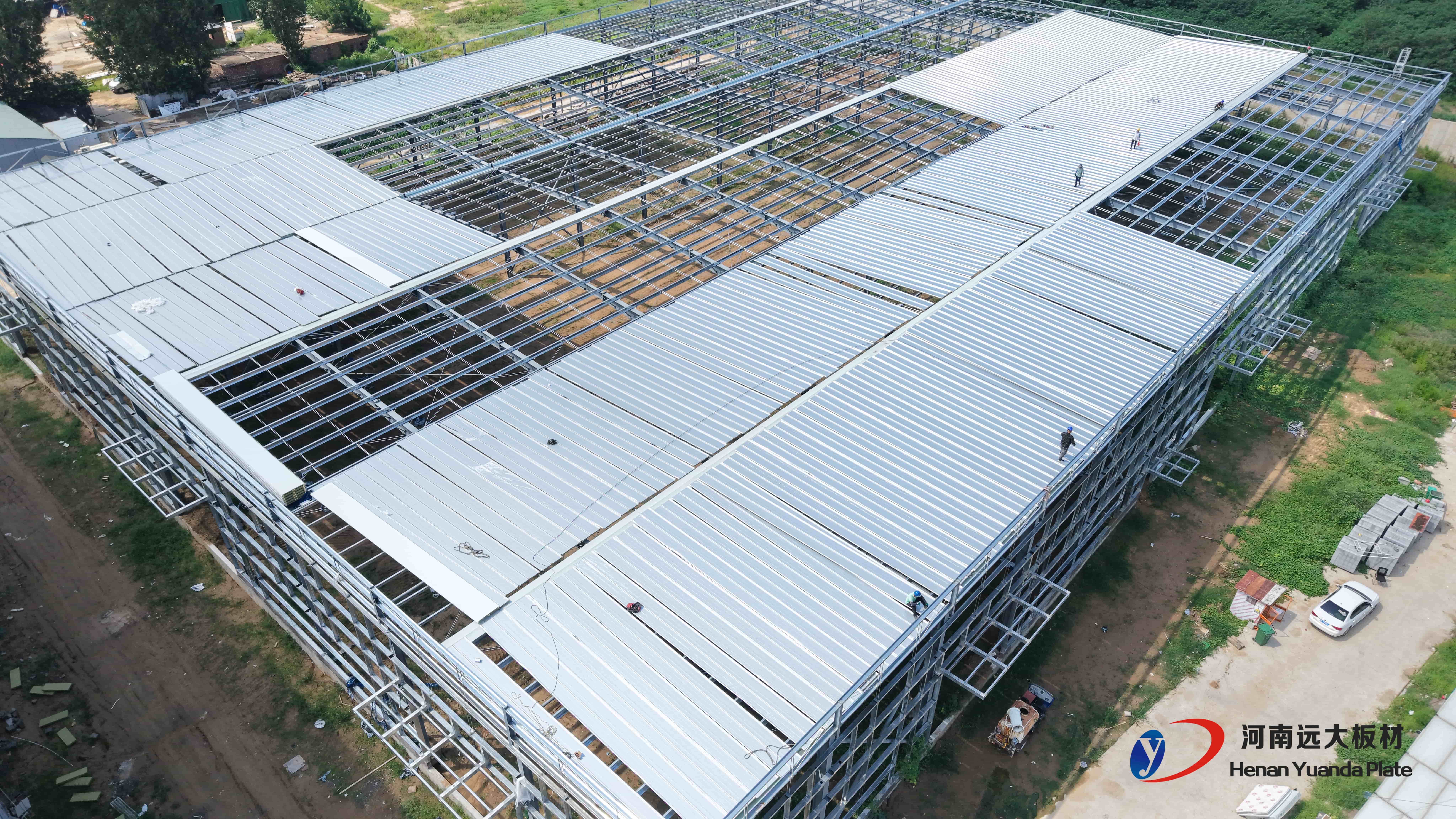 聚氨酯夾芯板和巖棉夾芯板哪個(gè)好？主要區(qū)別與選擇指南(圖2)