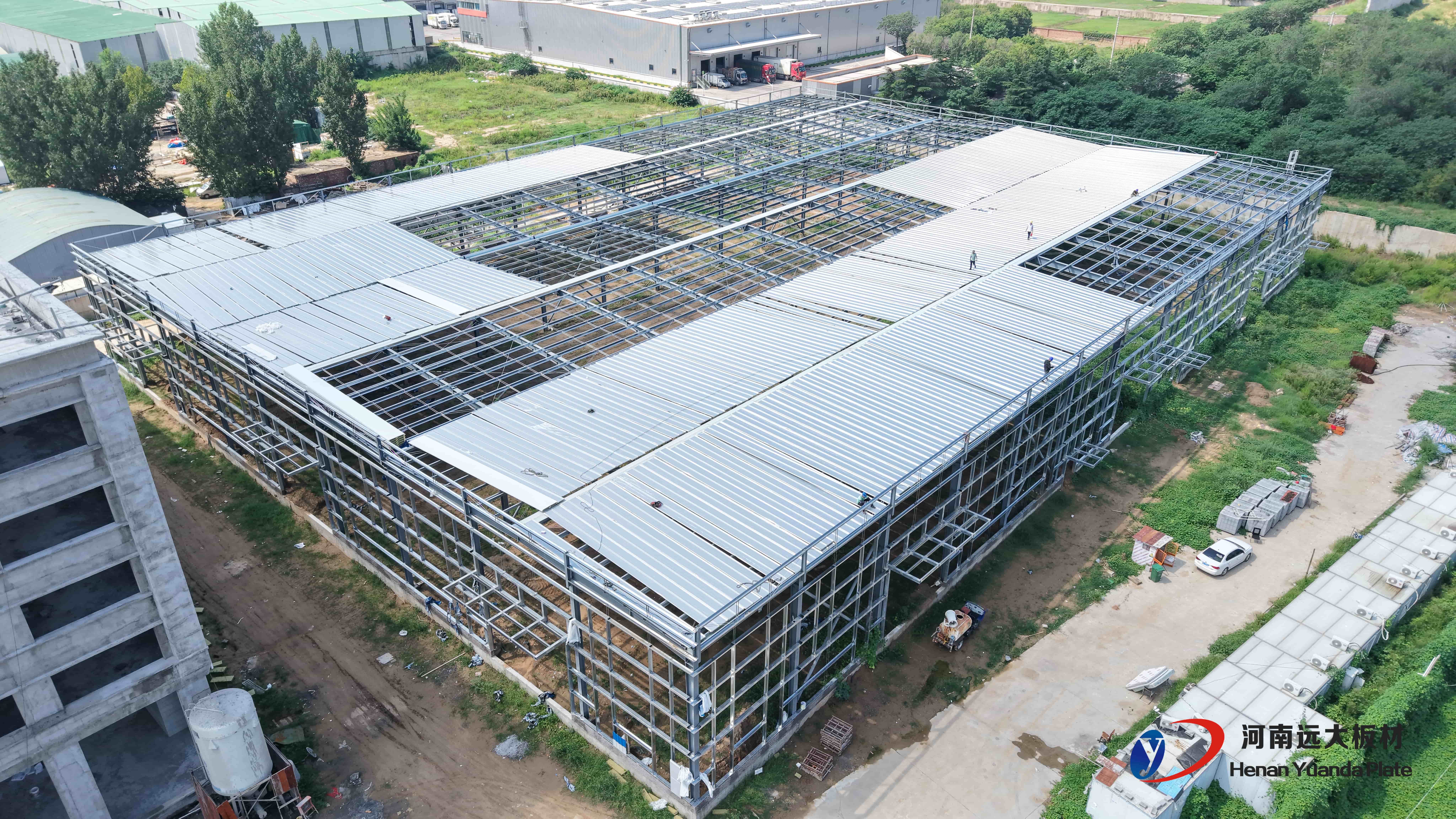 聚氨酯夾芯板和巖棉夾芯板哪個(gè)好？主要區(qū)別與選擇指南(圖3)