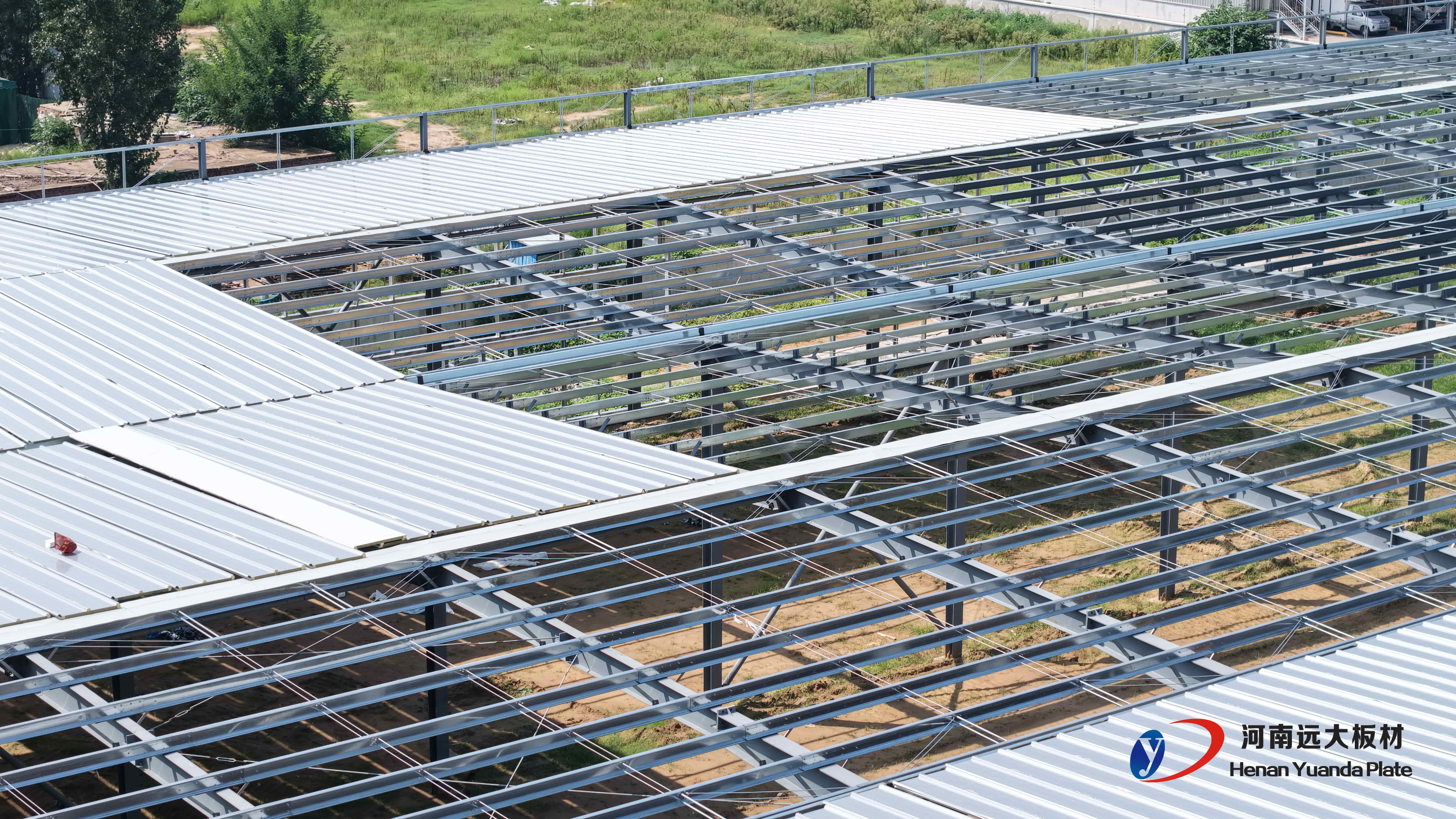 聚氨酯封邊巖棉夾芯板安裝圖片(圖2)