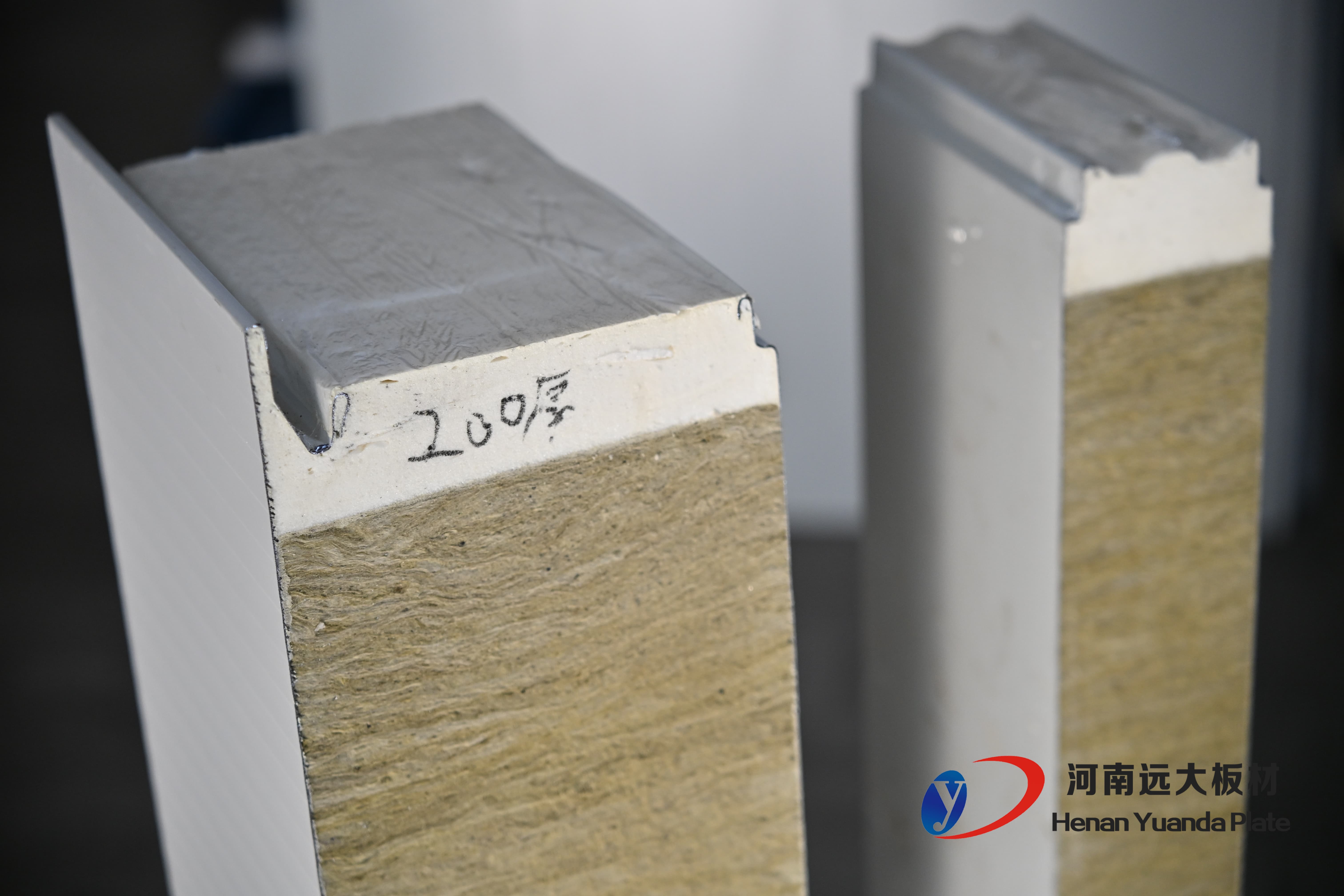 選購聚氨酯封邊巖棉板必看！河南遠大教您避開五大陷阱，只看這四點！