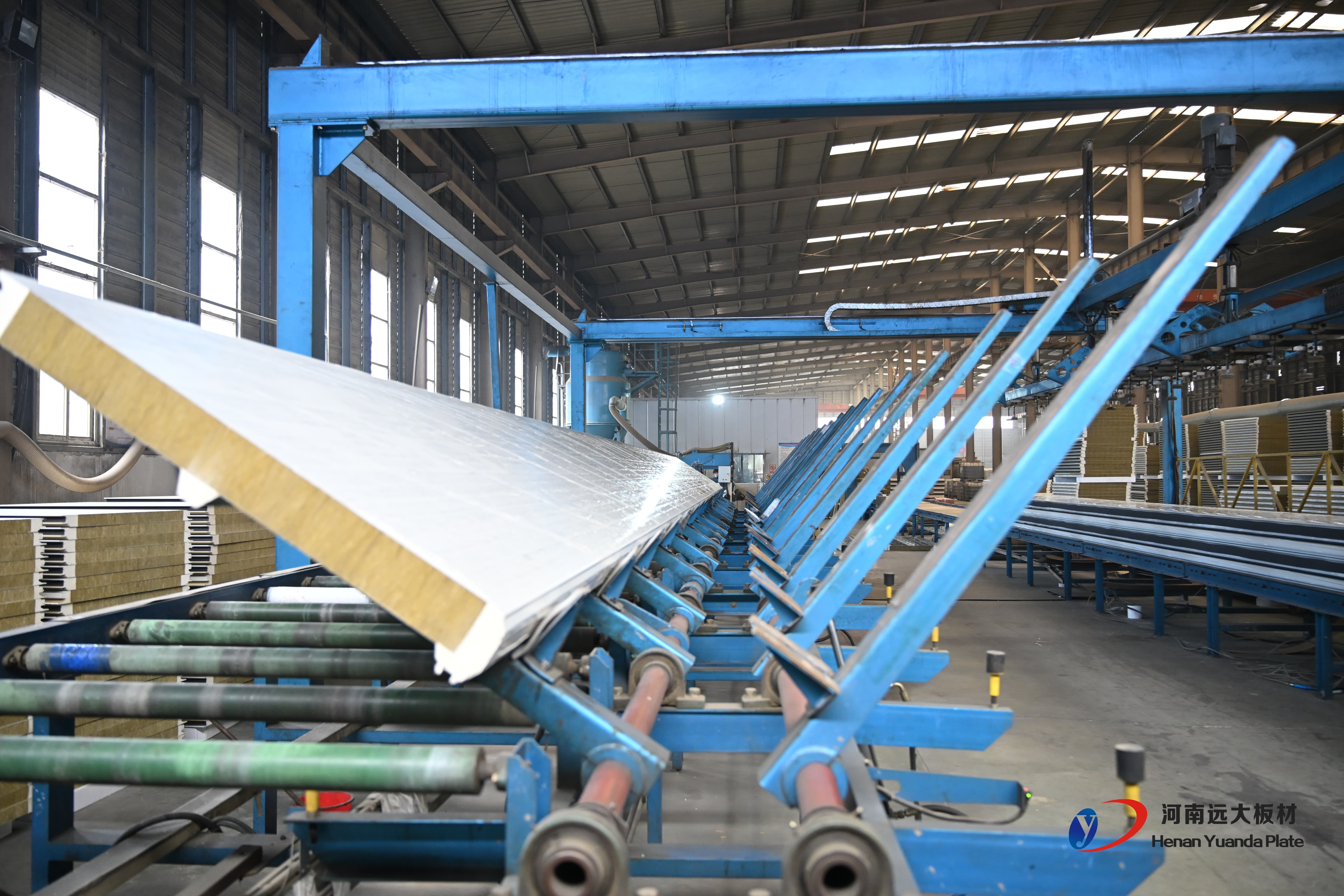 深耕中原，服務(wù)全國：揭秘河南遠大新型板材的聚氨酯封邊巖棉板制造硬實力