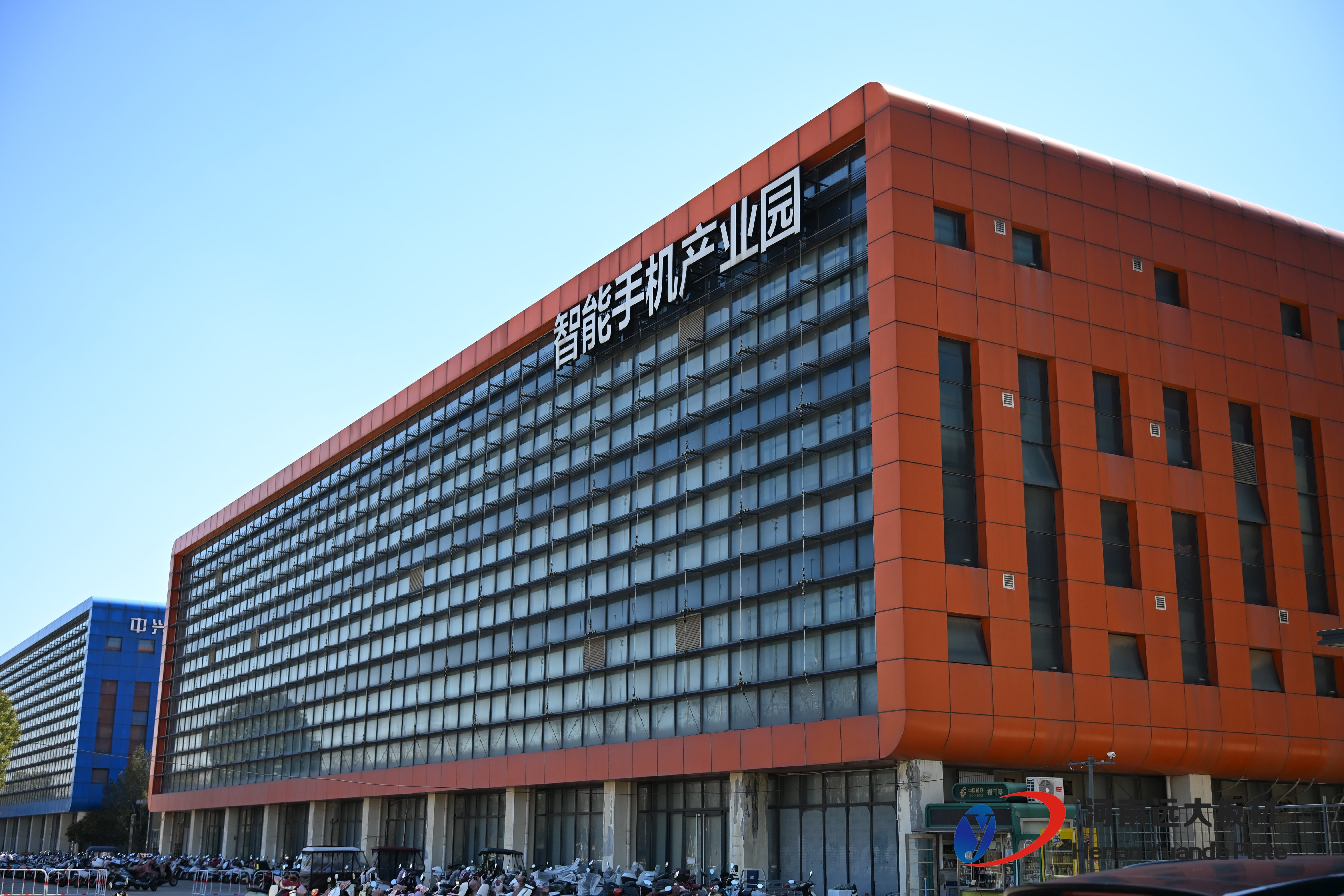 核心技術(shù)揭秘：為何我們的巖棉夾芯板十年不松馳？