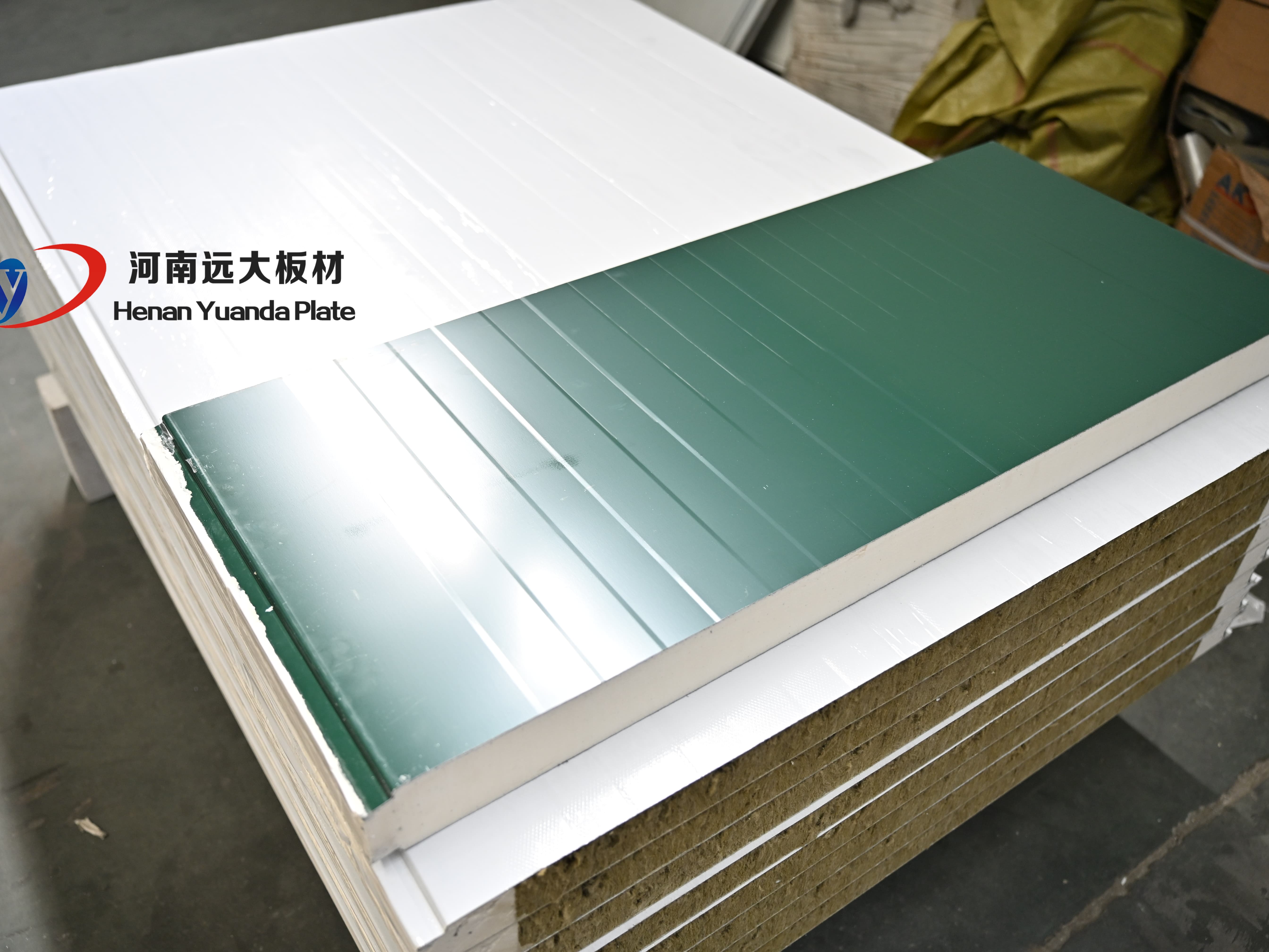 “冷鏈倉庫對保溫‘零容忍’？聚氨酯夾芯冷庫板的‘無縫’密封方案正是答案?！?(圖2)