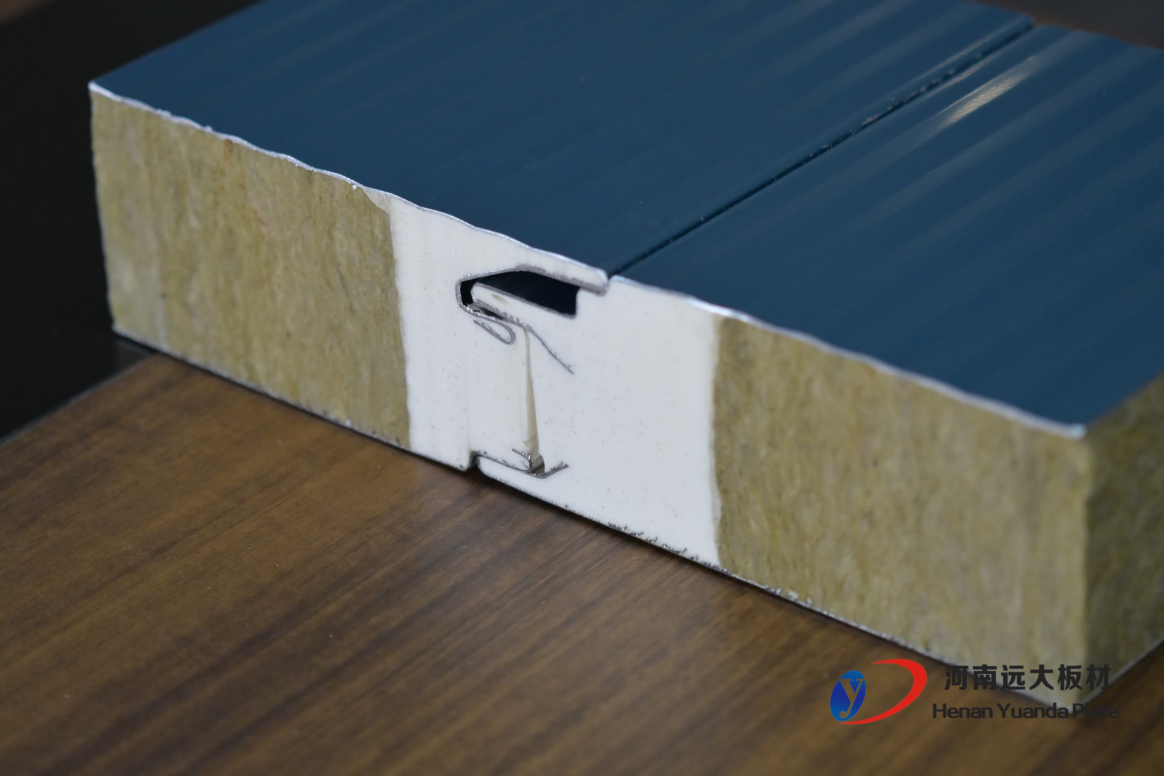 傳統(tǒng)板材VS聚氨酯夾芯板：在建筑效率與能耗上，差距竟然這么大！(圖2)