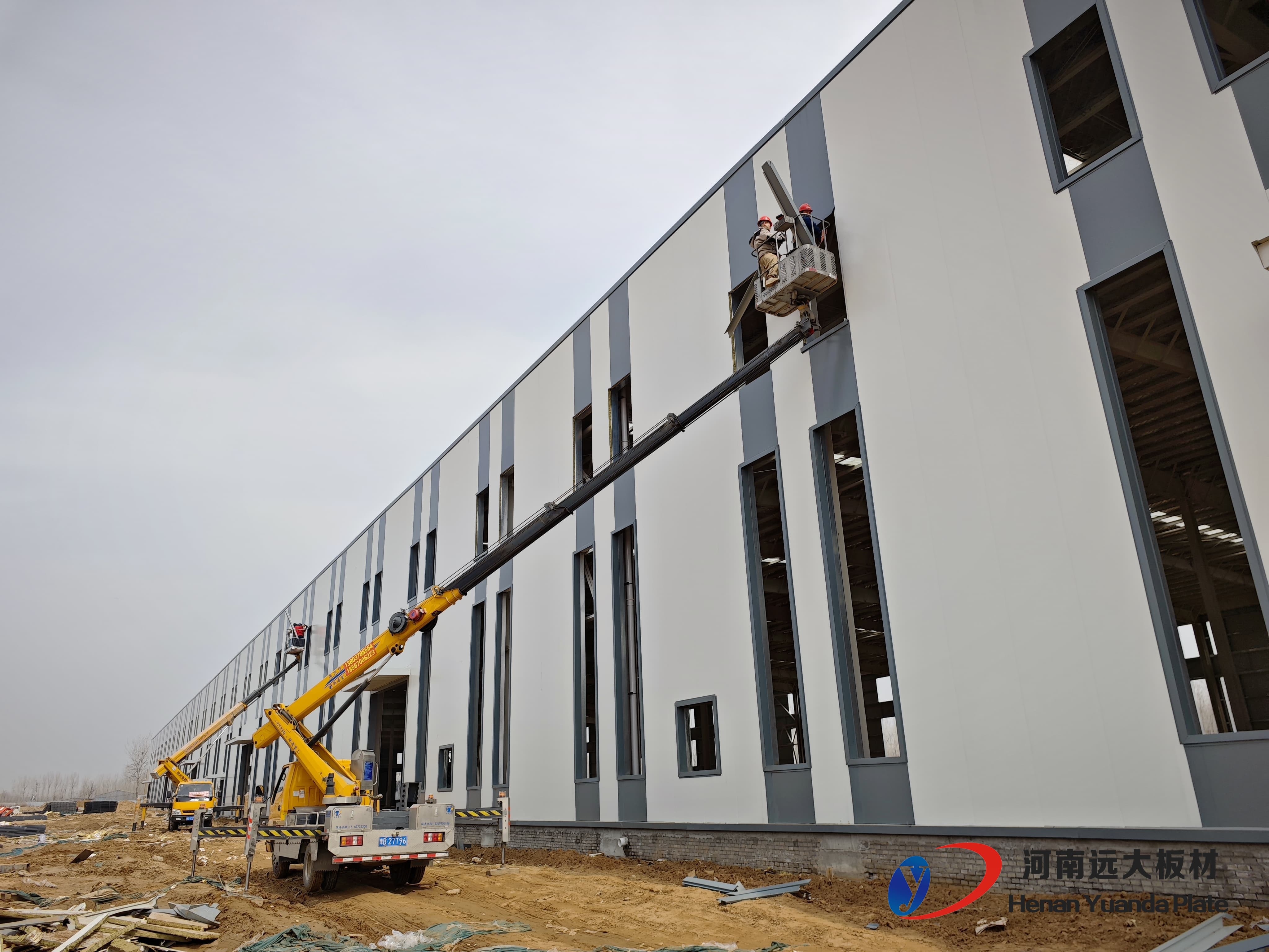 工業(yè)廠房預(yù)算告急？聚氨酯夾芯板快速安裝，幫你輕松省錢！ 時間就是金錢，速度就是效益！(圖3)